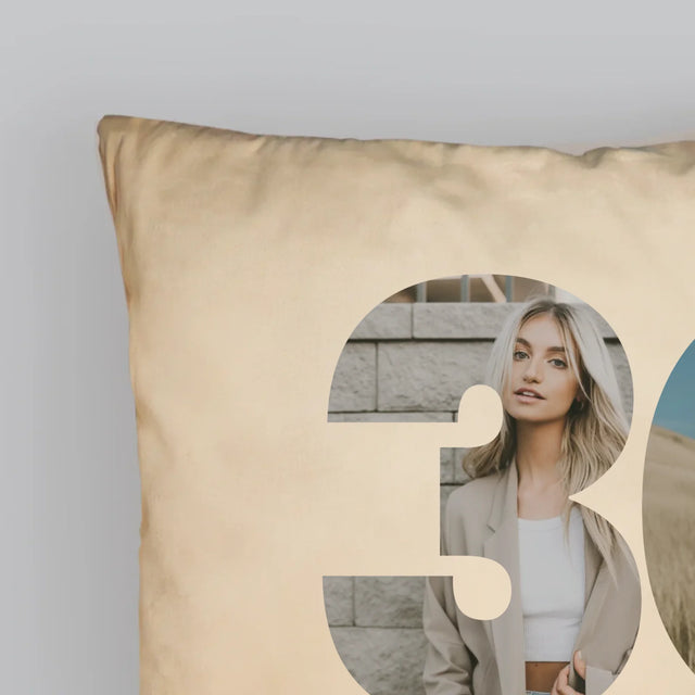 Collage Photo De Lettre: 30E Anniversaire Et Texte En Bas - Coussin