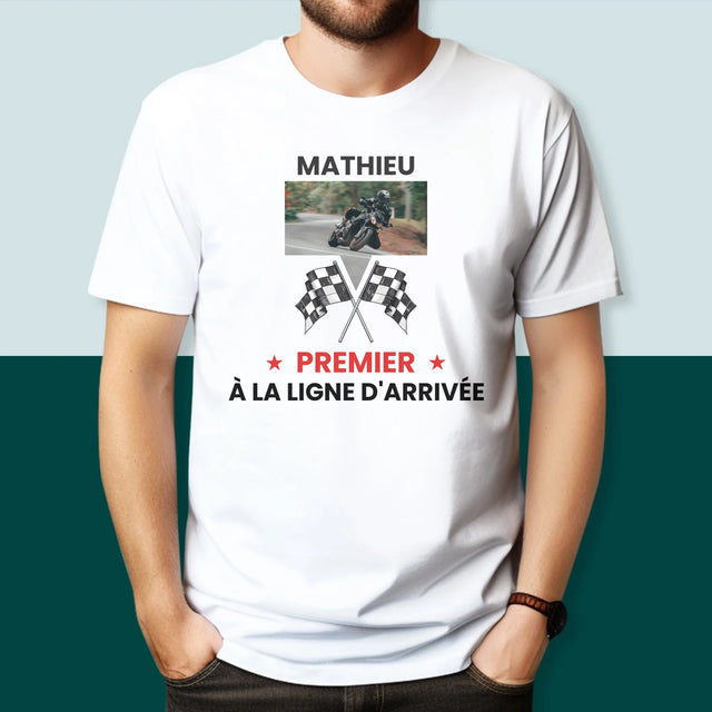 La Photo Et Un Texte: Premier À La Ligne D'Arrivée - T-Shirt Pour Hommes