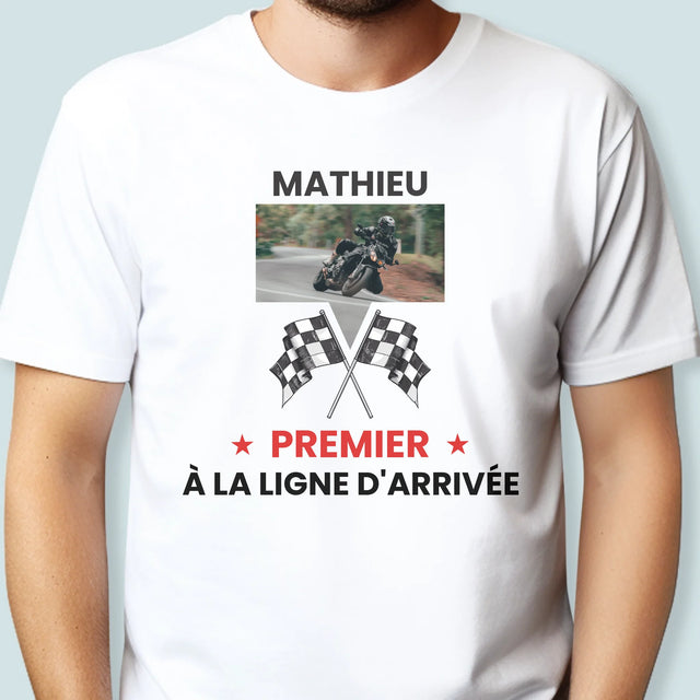 La Photo Et Un Texte: Premier À La Ligne D'Arrivée - T-Shirt Pour Hommes