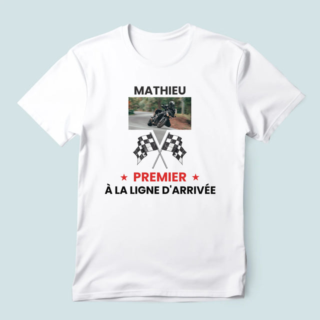 La Photo Et Un Texte: Premier À La Ligne D'Arrivée - T-Shirt Pour Hommes