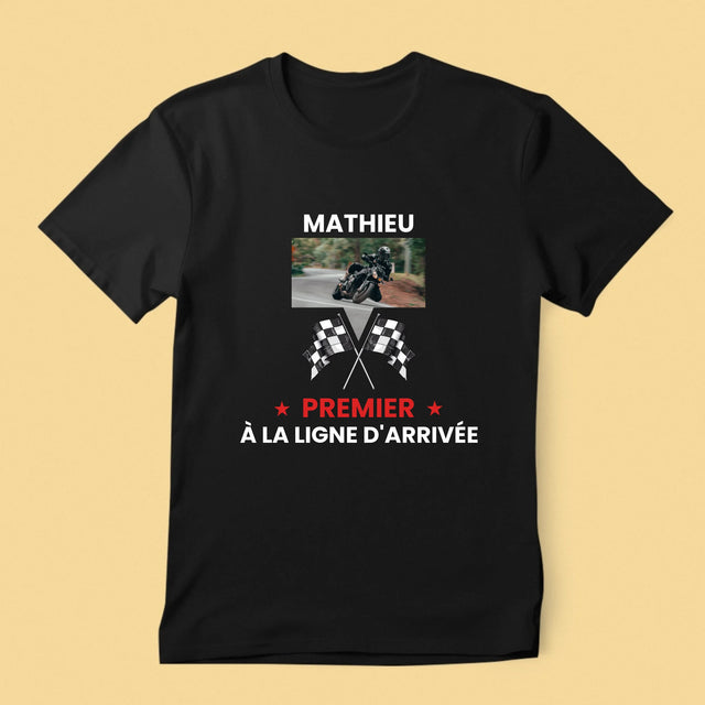 La Photo Et Un Texte: Premier À La Ligne D'Arrivée - T-Shirt Pour Hommes