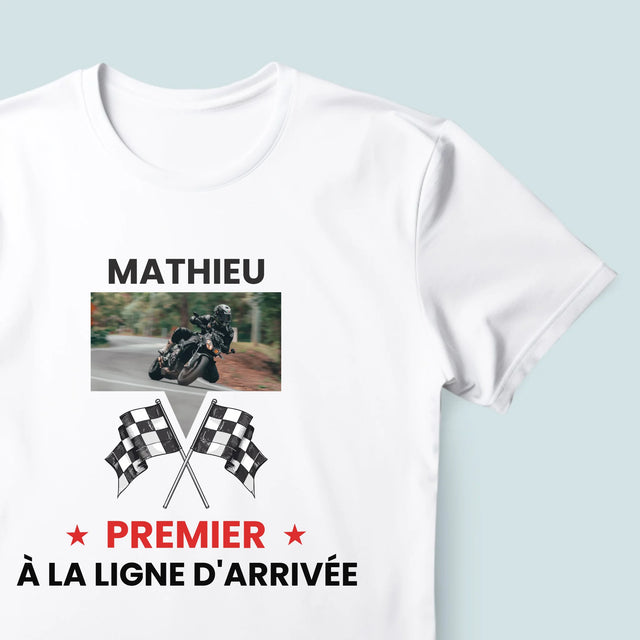 La Photo Et Un Texte: Premier À La Ligne D'Arrivée - T-Shirt Pour Hommes