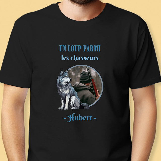 La Photo Et Un Texte: Un Loup Parmi Les Chasseur - T-Shirt Pour Hommes