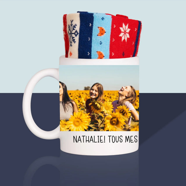 Le Collage Photo: Les 2 Photos Et Un Texte - Chaussettes D'Hiver Dans Une Tasse