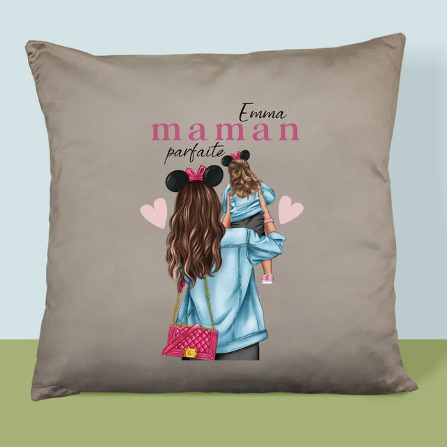 La Création Du Personnage: Maman Parfaite - Coussin