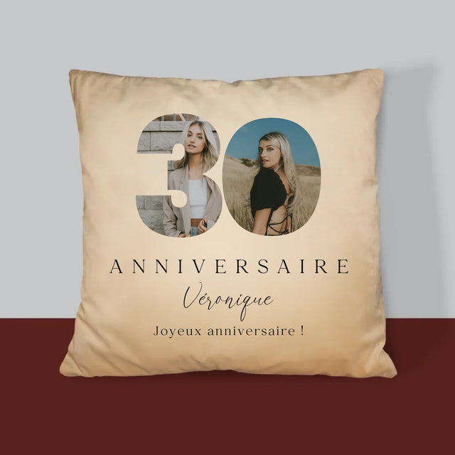Collage Photo De Lettre: 30E Anniversaire Et Texte En Bas - Coussin 