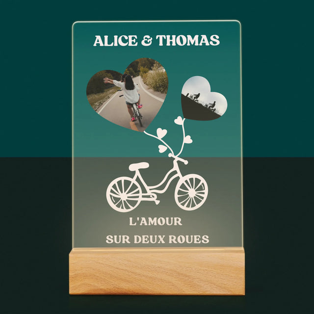 Le Collage Photo: L'Amour Sur Deux Roues - Impression Sur Verre Acrylique 