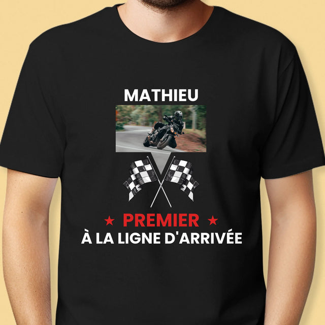 La Photo Et Un Texte: Premier À La Ligne D'Arrivée - T-Shirt Pour Hommes