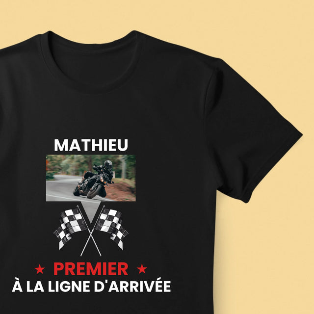 La Photo Et Un Texte: Premier À La Ligne D'Arrivée - T-Shirt Pour Hommes