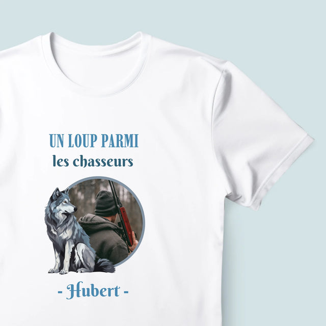 La Photo Et Un Texte: Un Loup Parmi Les Chasseur - T-Shirt Pour Hommes