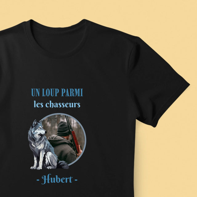 La Photo Et Un Texte: Un Loup Parmi Les Chasseur - T-Shirt Pour Hommes