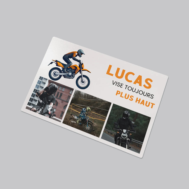 La Photo Et Un Texte: Il Vise Toujours Plus Haut - Sous-Main Bureau