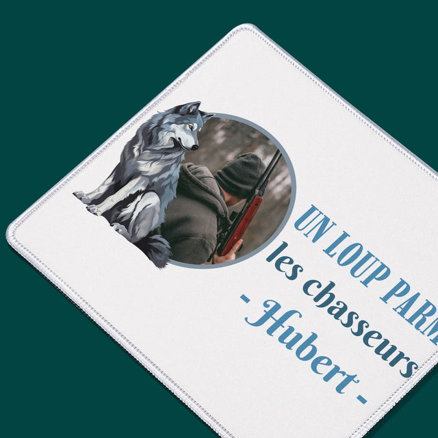 La Photo Et Un Texte: Un Loup Parmi Les Chasseur - Tapis De Souris