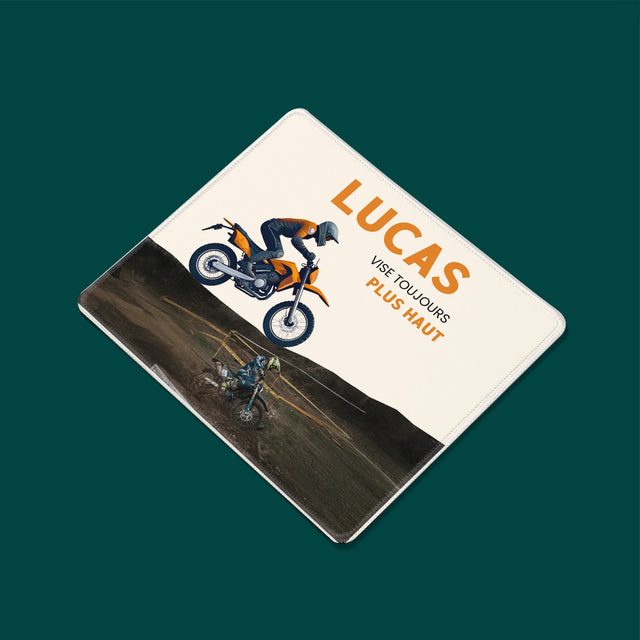 La Photo Et Un Texte: Il Vise Toujours Plus Haut - Tapis De Souris