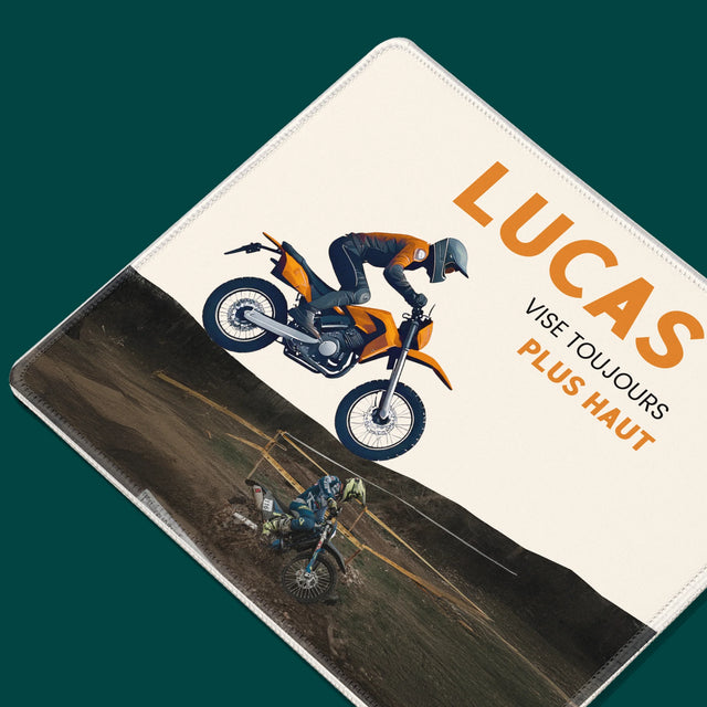 La Photo Et Un Texte: Il Vise Toujours Plus Haut - Tapis De Souris