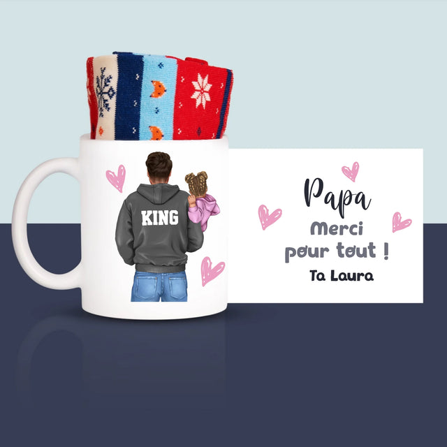 La Création Du Personnage: Papa Avec Enfant - Chaussettes D'Hiver Dans Une Tasse