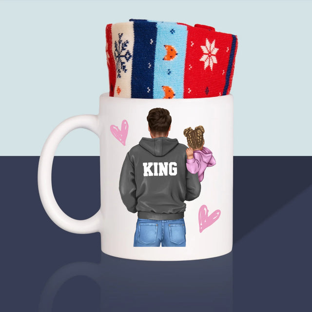 La Création Du Personnage: Papa Avec Enfant - Chaussettes D'Hiver Dans Une Tasse