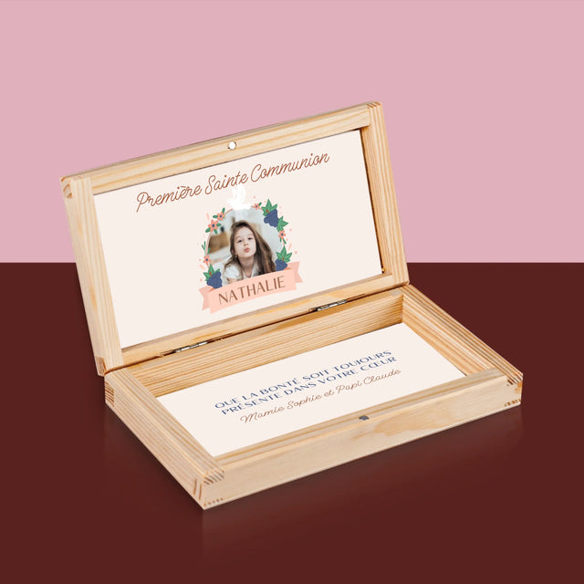 La Photo Et Un Texte: Bonté Dans Le Cœur, La Communion - Boîte À Monnaie En Bois